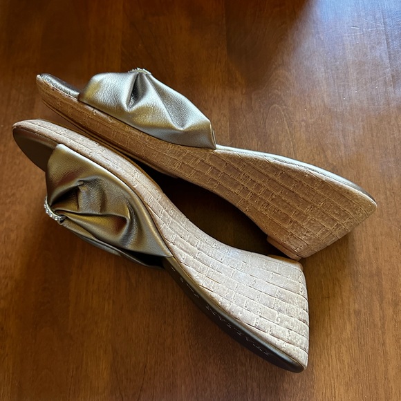 Italian Shoemaker wedge sandals size 10 - Picture 6 of 7